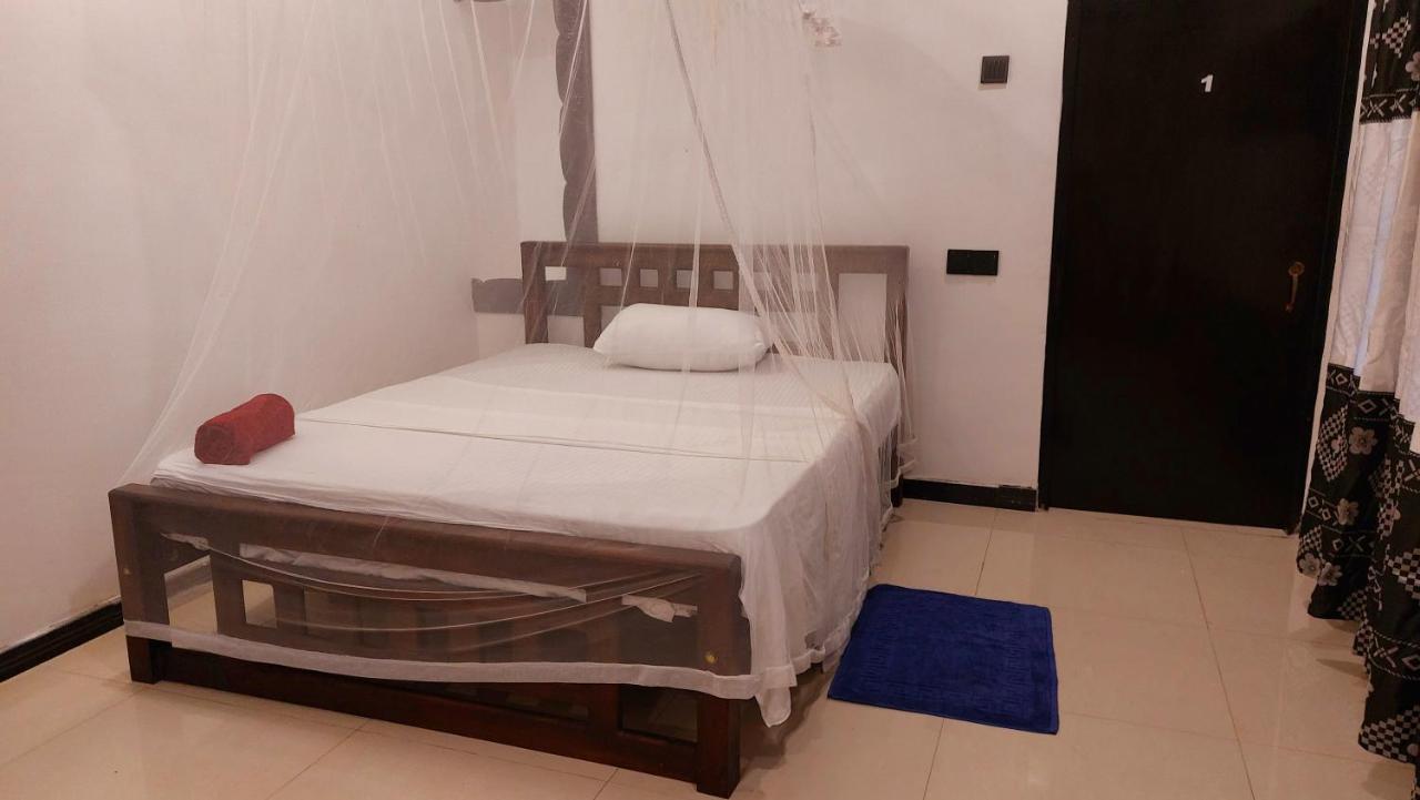 Bandulas Beach House Hikkaduwa Ngoại thất bức ảnh