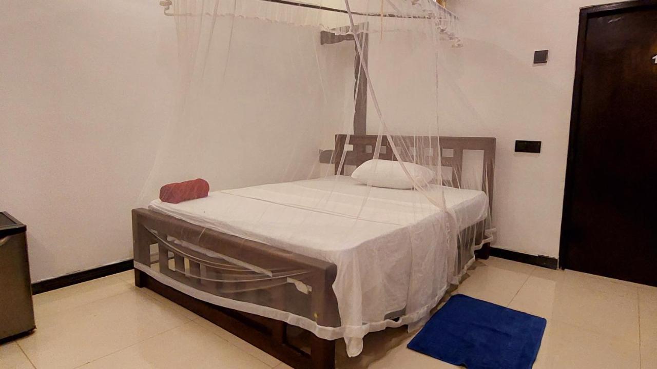 Bandulas Beach House Hikkaduwa Ngoại thất bức ảnh