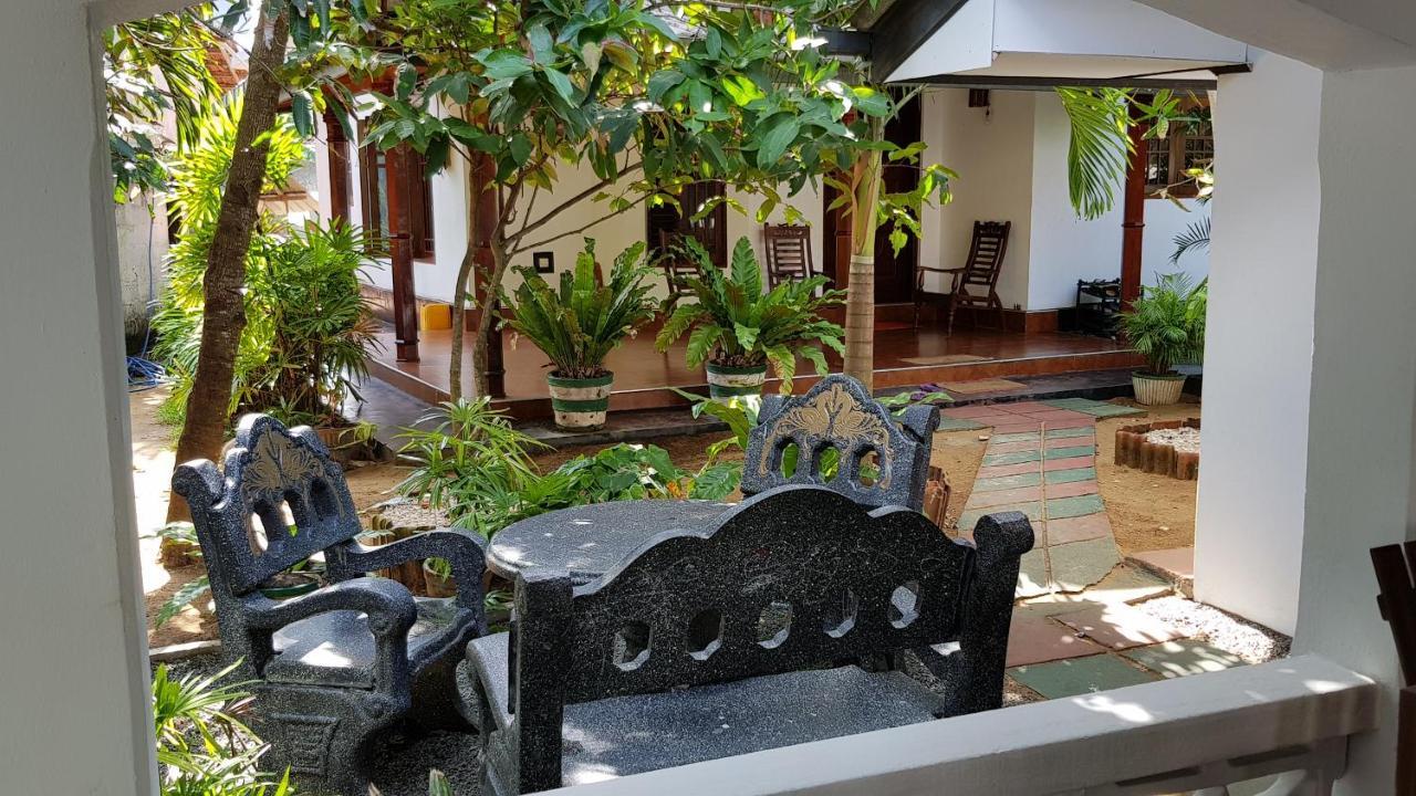 Bandulas Beach House Hikkaduwa Ngoại thất bức ảnh