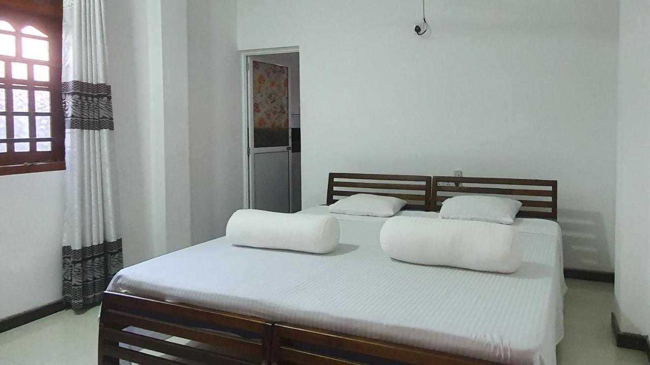 Bandulas Beach House Hikkaduwa Ngoại thất bức ảnh