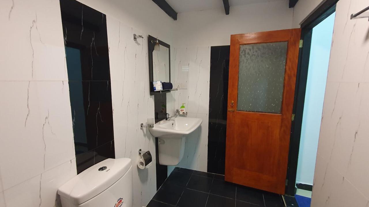 Bandulas Beach House Hikkaduwa Ngoại thất bức ảnh