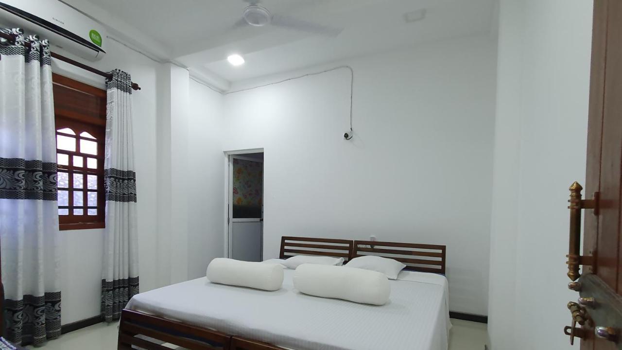 Bandulas Beach House Hikkaduwa Ngoại thất bức ảnh