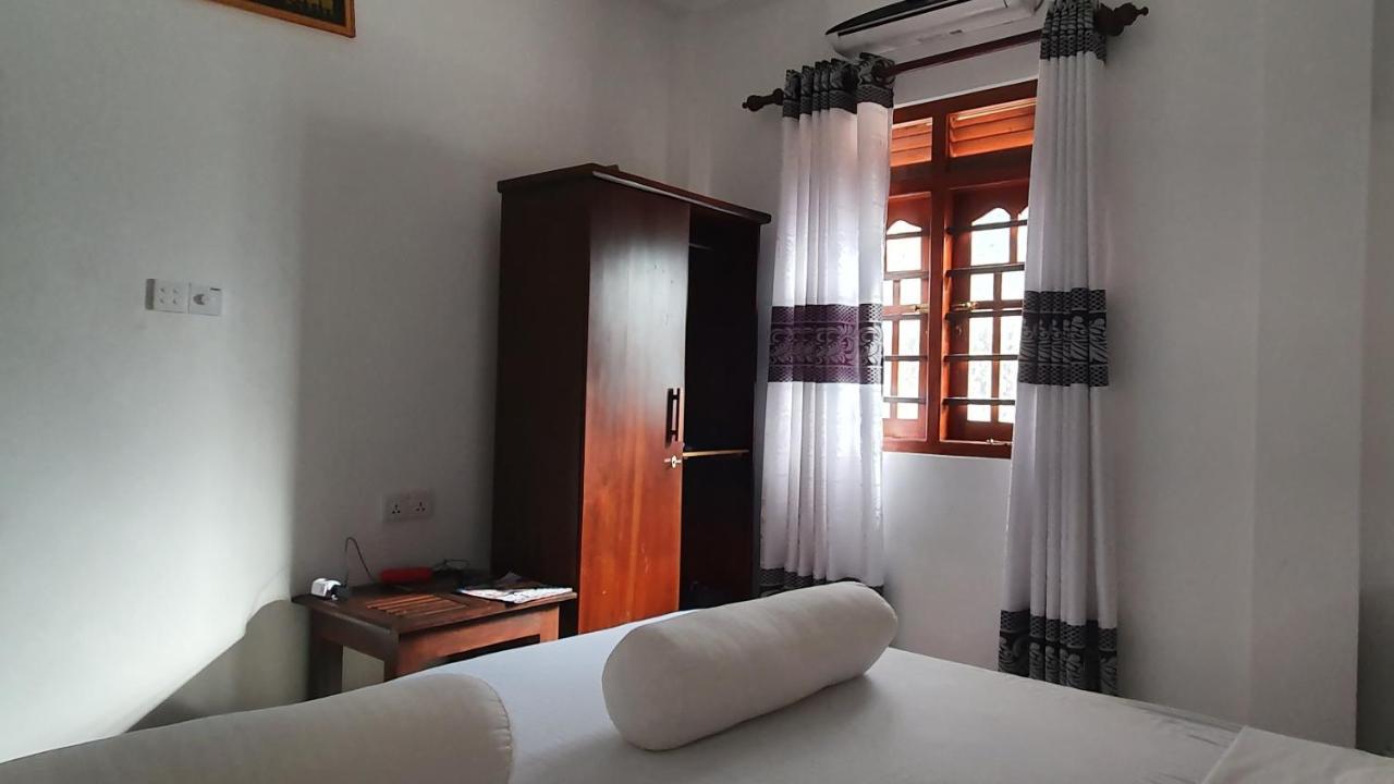 Bandulas Beach House Hikkaduwa Ngoại thất bức ảnh